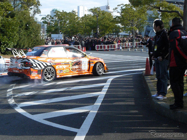 【東京オートサロン08】D1デモラン…トップドリフターが対決