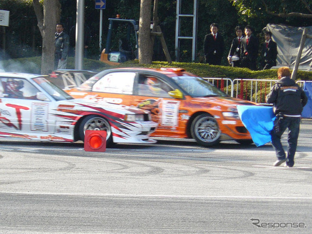 【東京オートサロン08】D1デモラン…トップドリフターが対決
