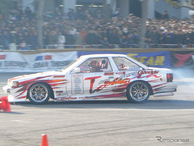 【東京オートサロン08】D1デモラン…トップドリフターが対決