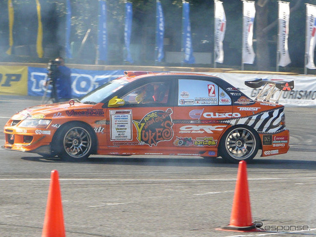 【東京オートサロン08】D1デモラン…トップドリフターが対決