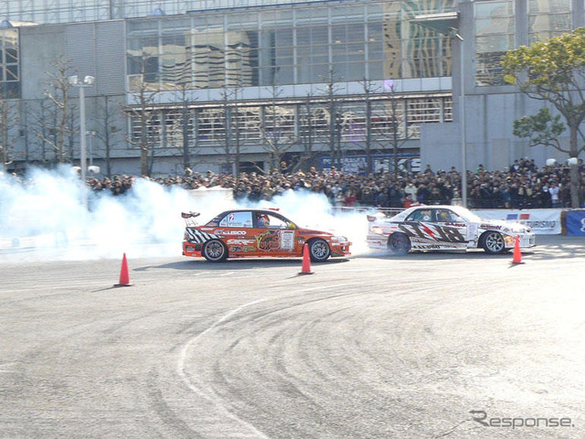 【東京オートサロン08】D1デモラン…トップドリフターが対決