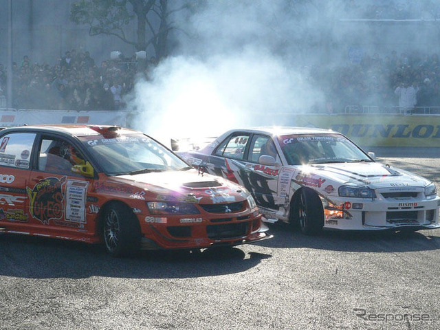 【東京オートサロン08】D1デモラン…トップドリフターが対決