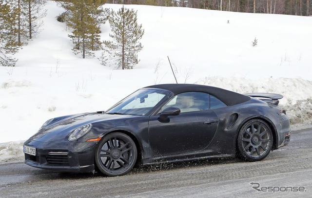 ポルシェ 911ターボ カブリオレ 新型(スクープ写真)