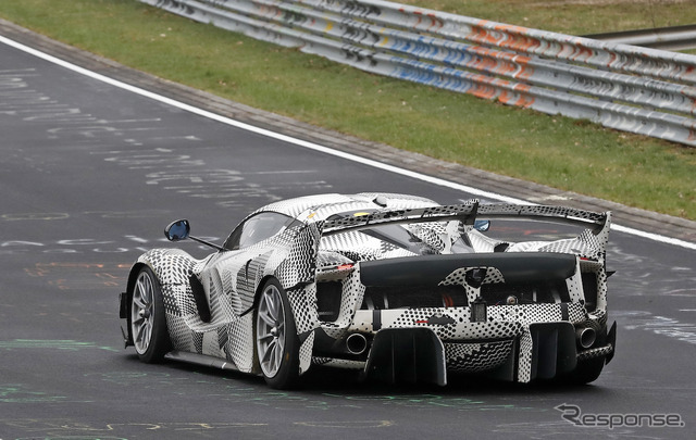 フェラーリ FXX K エボをベースとしたプロトタイプ。これは改良型か公道仕様か