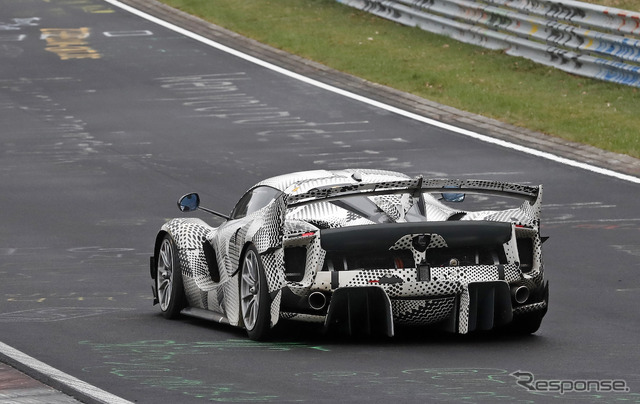 フェラーリ FXX K エボをベースとしたプロトタイプ。これは改良型か公道仕様か