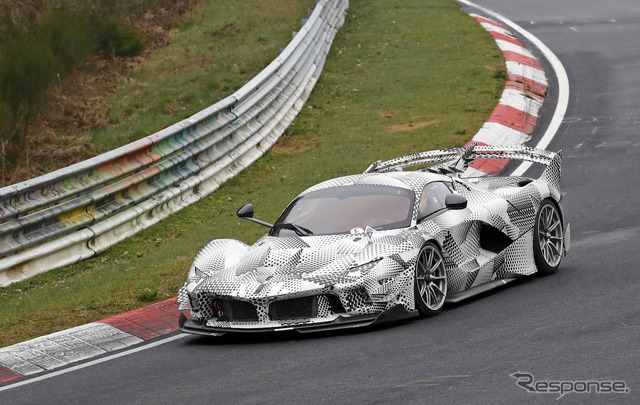 フェラーリ FXX K エボをベースとしたプロトタイプ。これは改良型か公道仕様か