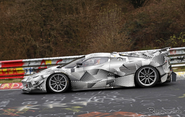 フェラーリ FXX K エボをベースとしたプロトタイプ。これは改良型か公道仕様か