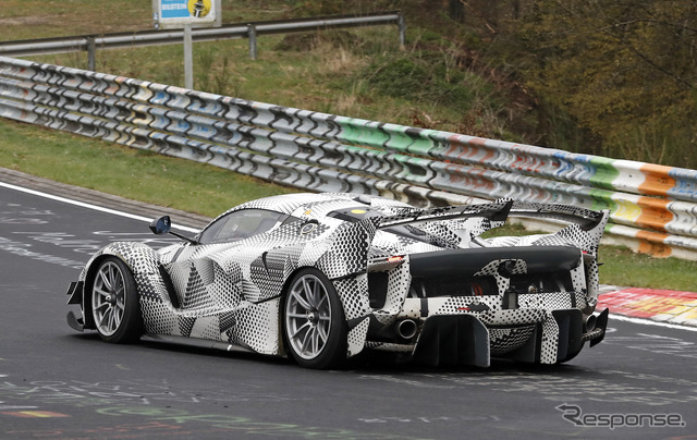 フェラーリ FXX K エボをベースとしたプロトタイプ。これは改良型か公道仕様か