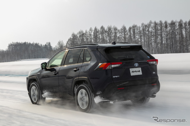 トヨタ RAV4 新型(「HYBRID X」E-Four搭載車)