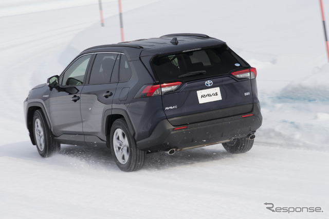 トヨタ RAV4 新型(「HYBRID X」E-Four搭載車)