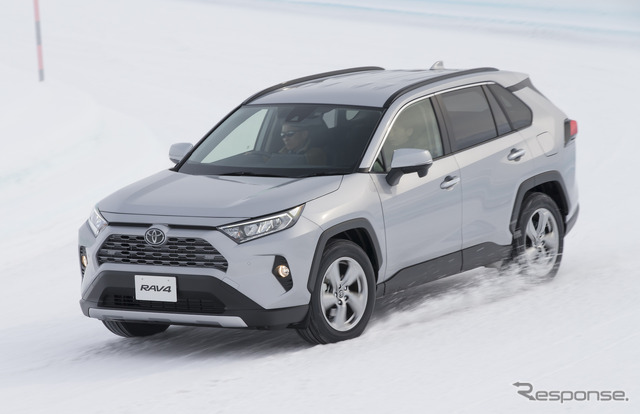 トヨタ RAV4 新型(「G」ダイナミックトルクコントロール4WD搭載車)