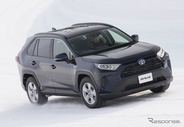 トヨタ RAV4 新型(「HYBRID X」E-Four搭載車)