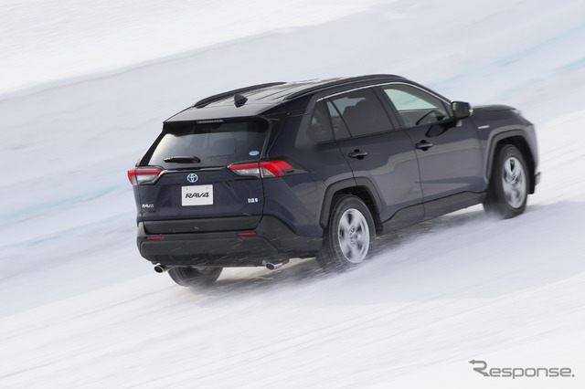 トヨタ RAV4 新型(「HYBRID X」E-Four搭載車)