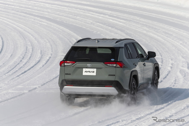 トヨタ RAV4 新型(「Adventure」ダイナミックトルクベクタリングAWD搭載車)