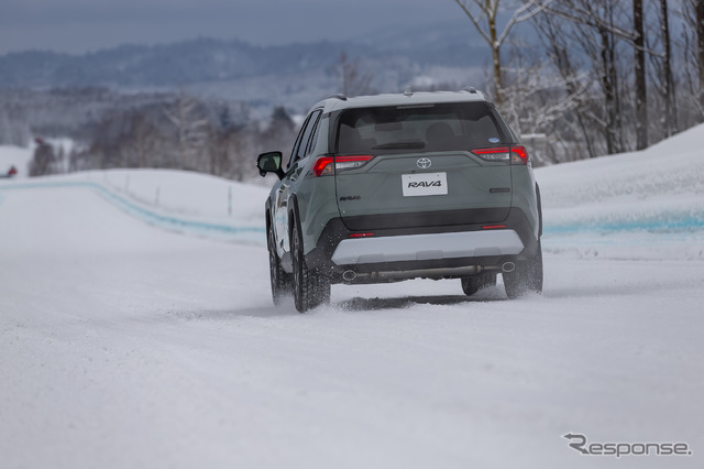 トヨタ RAV4 新型(「Adventure」ダイナミックトルクベクタリングAWD搭載車)