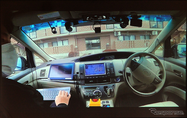 「5Gで複数台の自動運転実験車を遠隔監視」実証実験の様子（参考画像）