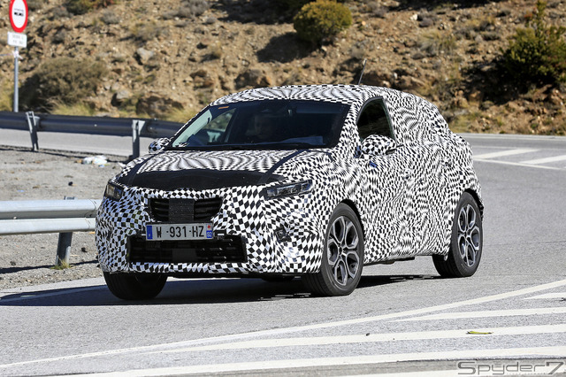 ルノー キャプチャー 新型 スクープ写真
