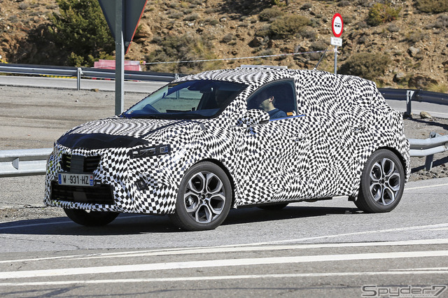 ルノー キャプチャー 新型 スクープ写真