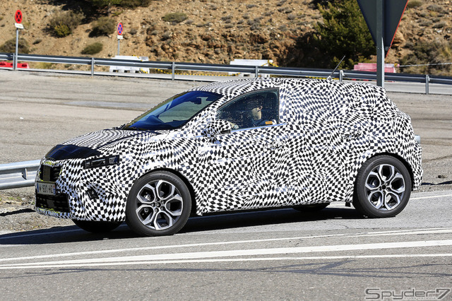 ルノー キャプチャー 新型 スクープ写真
