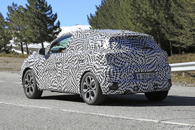 ルノー キャプチャー 新型 スクープ写真