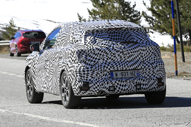 ルノー キャプチャー 新型 スクープ写真