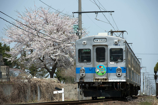 大鰐線の7000系電車。