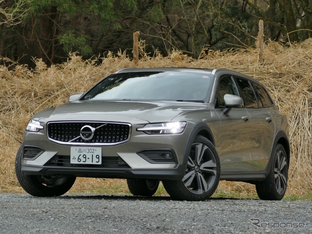 ボルボ V60 CROSS COUNTRY T5 AWD PRO