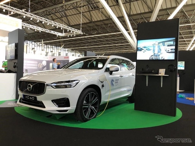 ボルボ XC60 新型のPHVの特別仕様車。インテリアに再生樹脂や繊維を使用