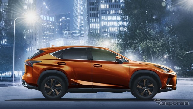 レクサス NX300h(ブレージングカーネリアンコントラストレイヤリング)