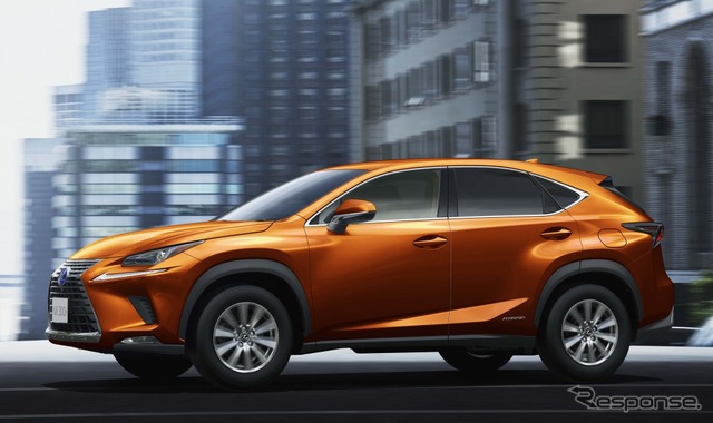 レクサス NX300h(ブレージングカーネリアンコントラストレイヤリング)