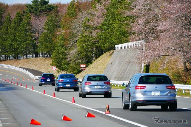 コース上には道幅が狭くなって速度を停止状態にまで落とすシーンも設定したが、ブレーキ操作は一切する必要はなかった。