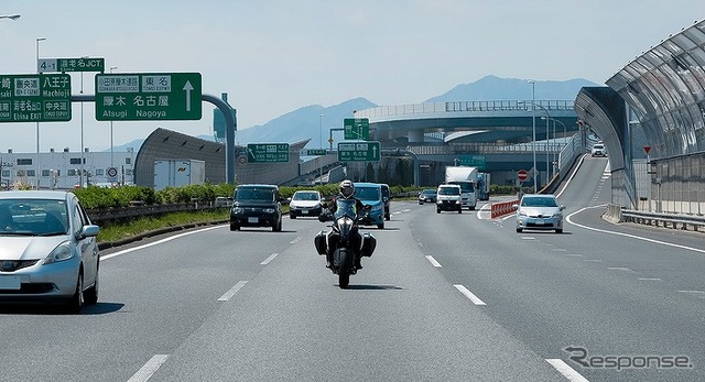 高速道路での実証試験の様子