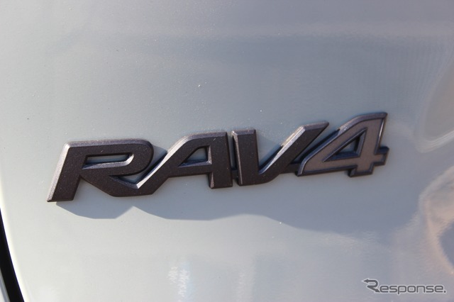 トヨタ RAV4 新型(アドベンチャー)