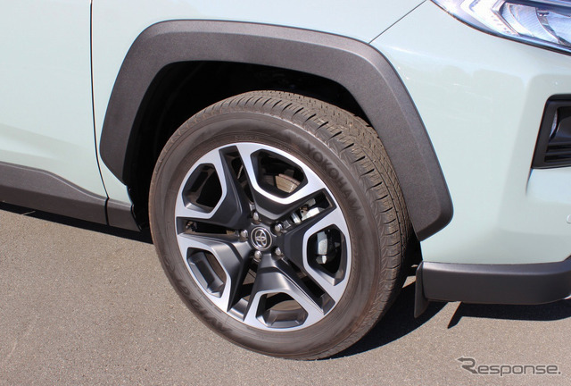 トヨタ RAV4 新型(アドベンチャー)