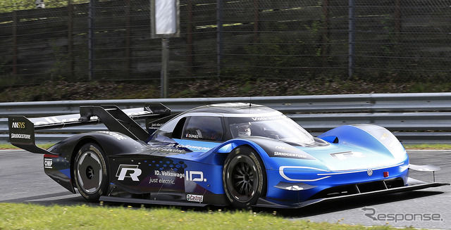 ニュルを走る VW ID.R(スクープ写真)