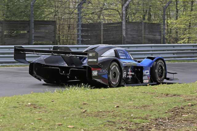 ニュルを走る VW ID.R(スクープ写真)
