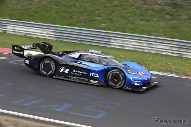 ニュルを走る VW ID.R(スクープ写真)