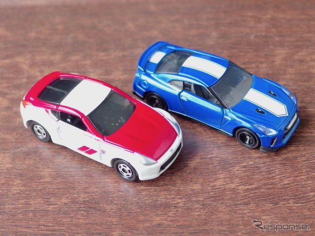 トミカ日産 フェアレディZ 50thアニバーサリー（赤×白）＆GT-R 50thアニバーサリー（青）