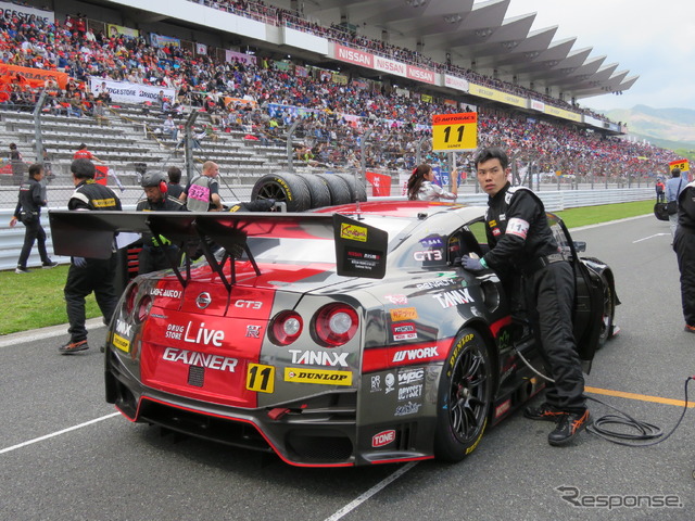 優勝する#11 GT-R。