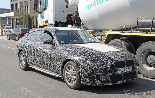 BMW i4 プロトタイプ(スクープ写真)