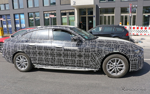 BMW i4 プロトタイプ(スクープ写真)