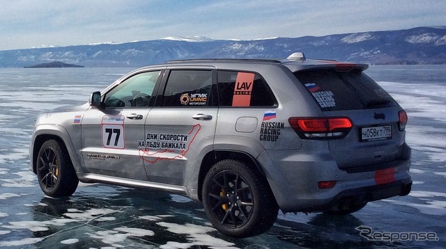 ジープ・グランドチェロキー・トラックホーク。ロシア・バイカル湖で氷上でのSUV最速記録となる280km/hを達成