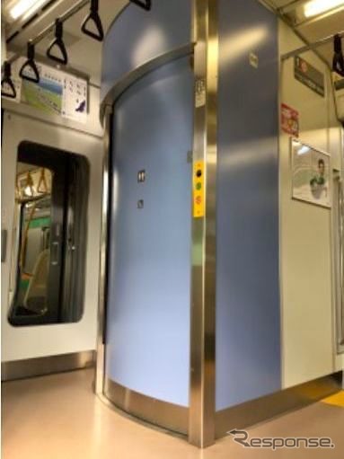 4号車の下り寄りに設けられるトイレのイメージ。バリアフリーに対応している。