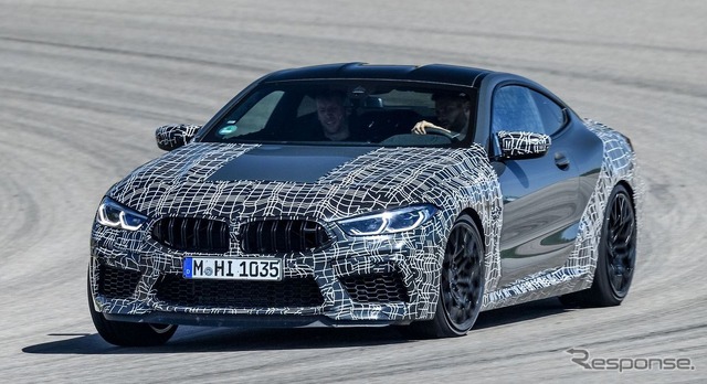 BMW M8 クーペ 新型の開発プロトタイプ