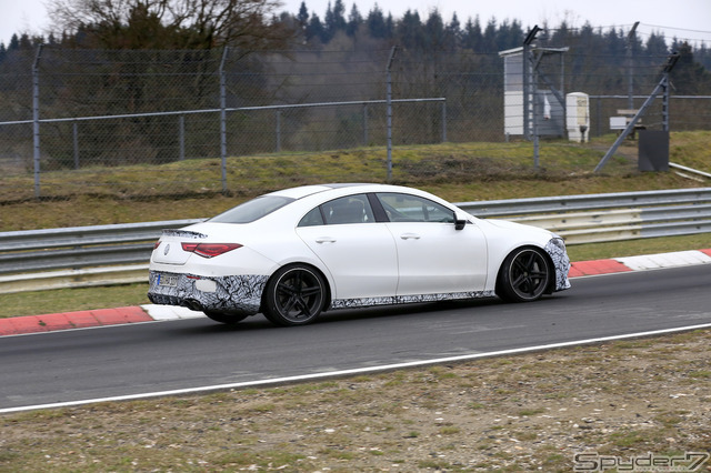 メルセデス AMG CLA45 スクープ写真