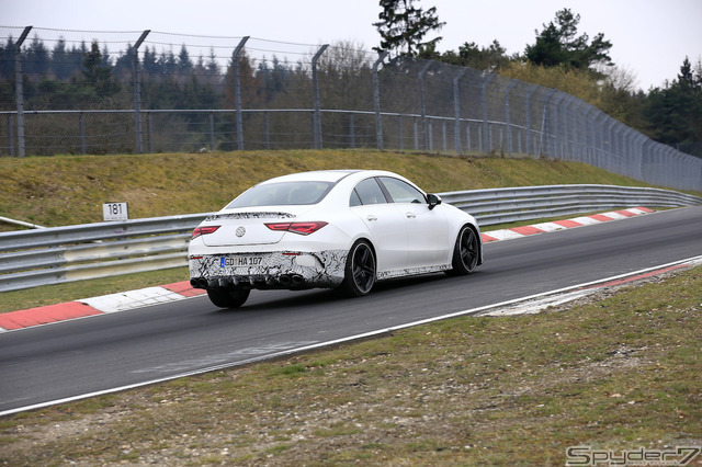 メルセデス AMG CLA45 スクープ写真