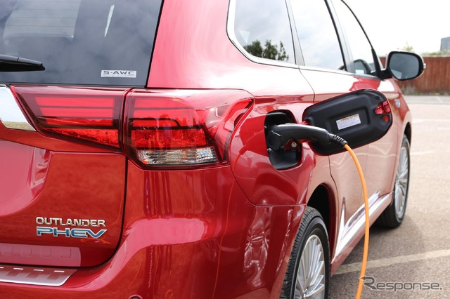 三菱 アウトランダー PHEVの2019年モデル(欧州仕様)