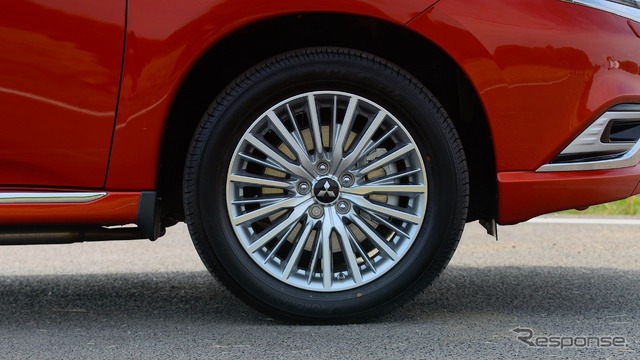 三菱 アウトランダー PHEVの2019年モデル(欧州仕様)