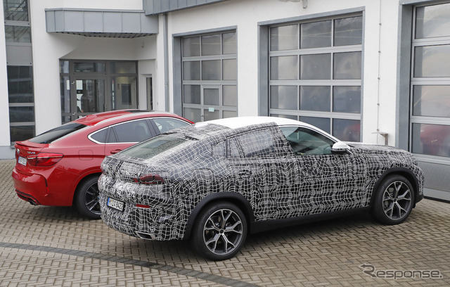 BMW X6 新型プロトタイプ(手前)と現行型X6M