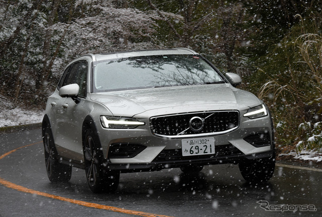 ボルボ V60クロスカントリー T5